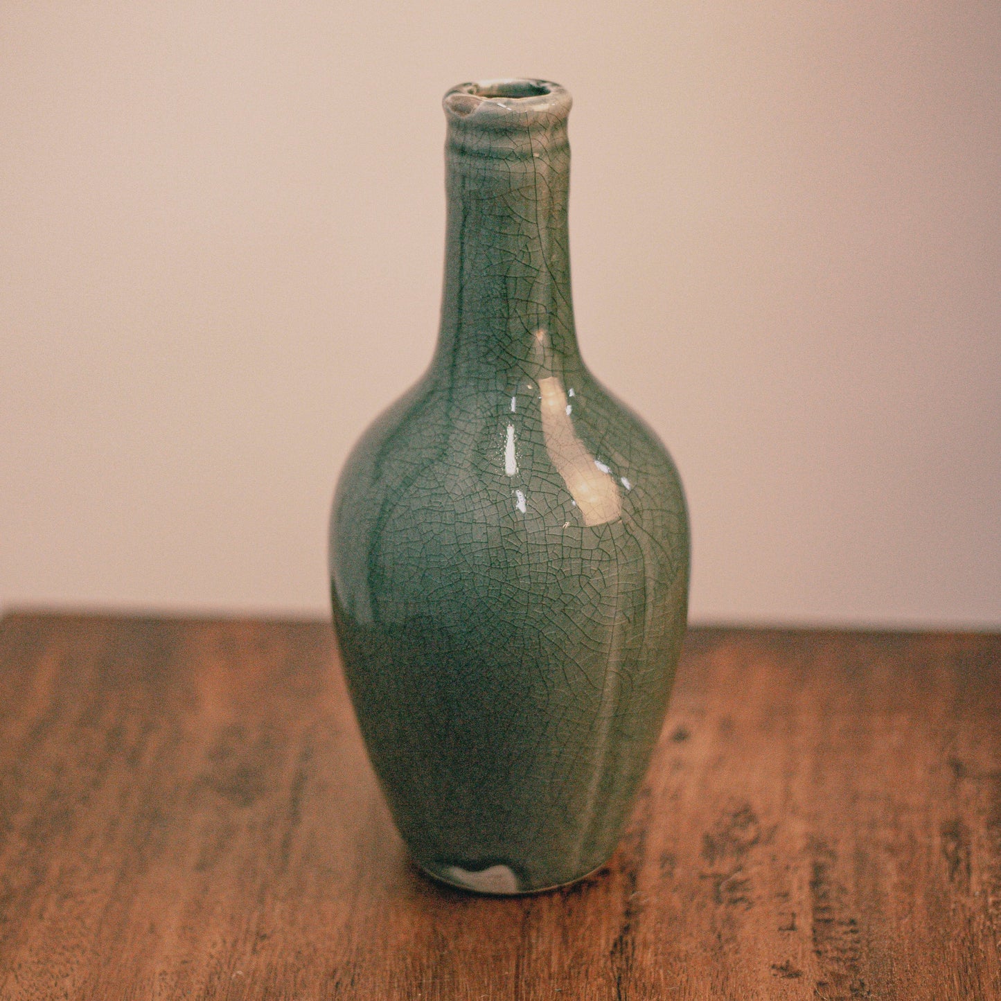 Рустикална керамична ваза за едно цвете (Rustic Teal and Grey Bud Vase) – Модерен декор за рафт – Gallery View