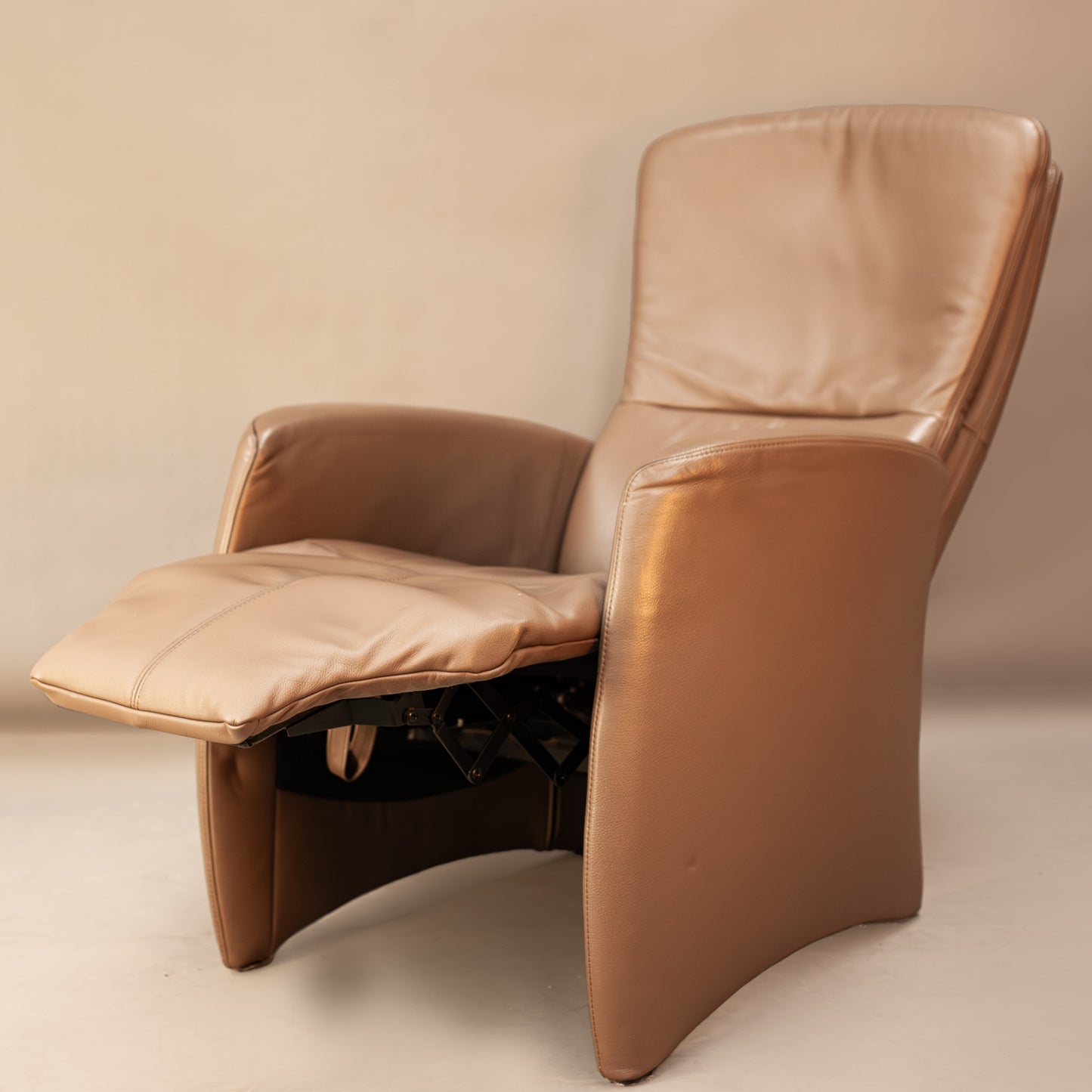 RECLINING CHAIR