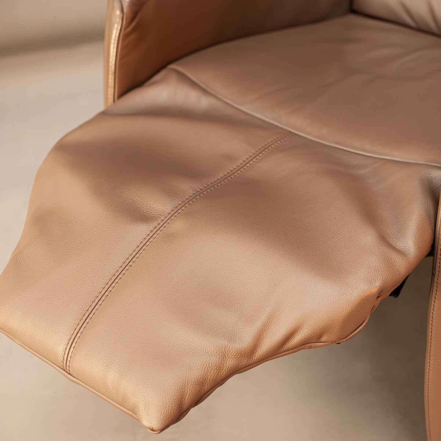 RECLINING CHAIR