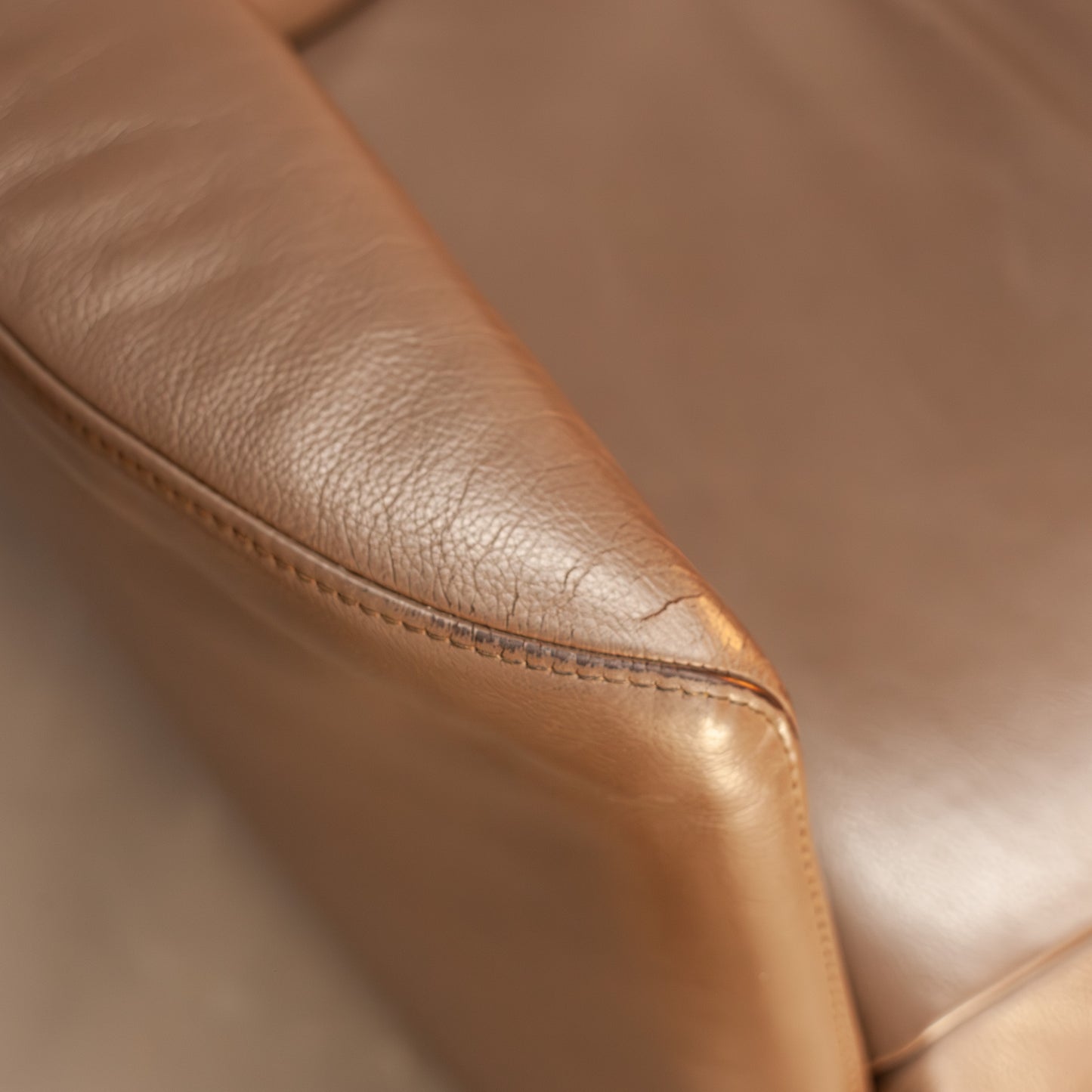 RECLINING CHAIR