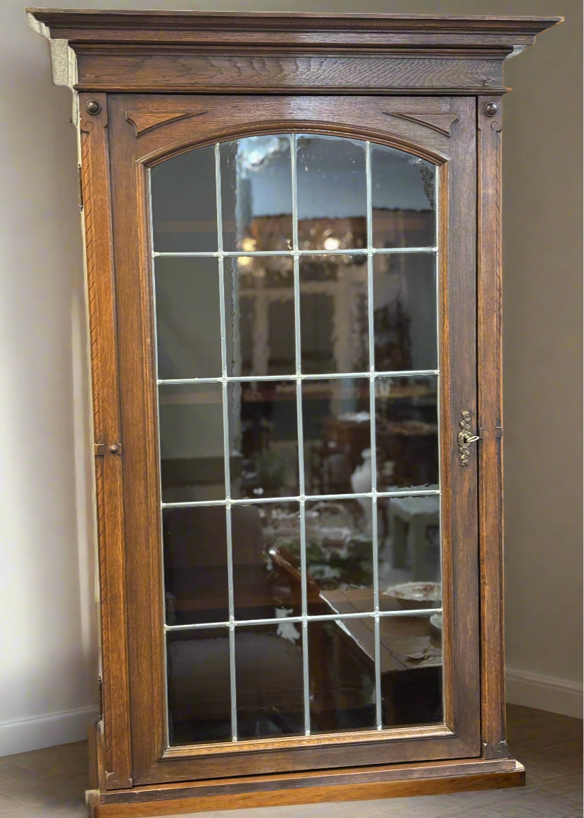 Автентична витрина от епохата на Неоренесанса (Authentic Neo-Renaissance Glass Cabinet) - Кехлибарен дъб - Full View