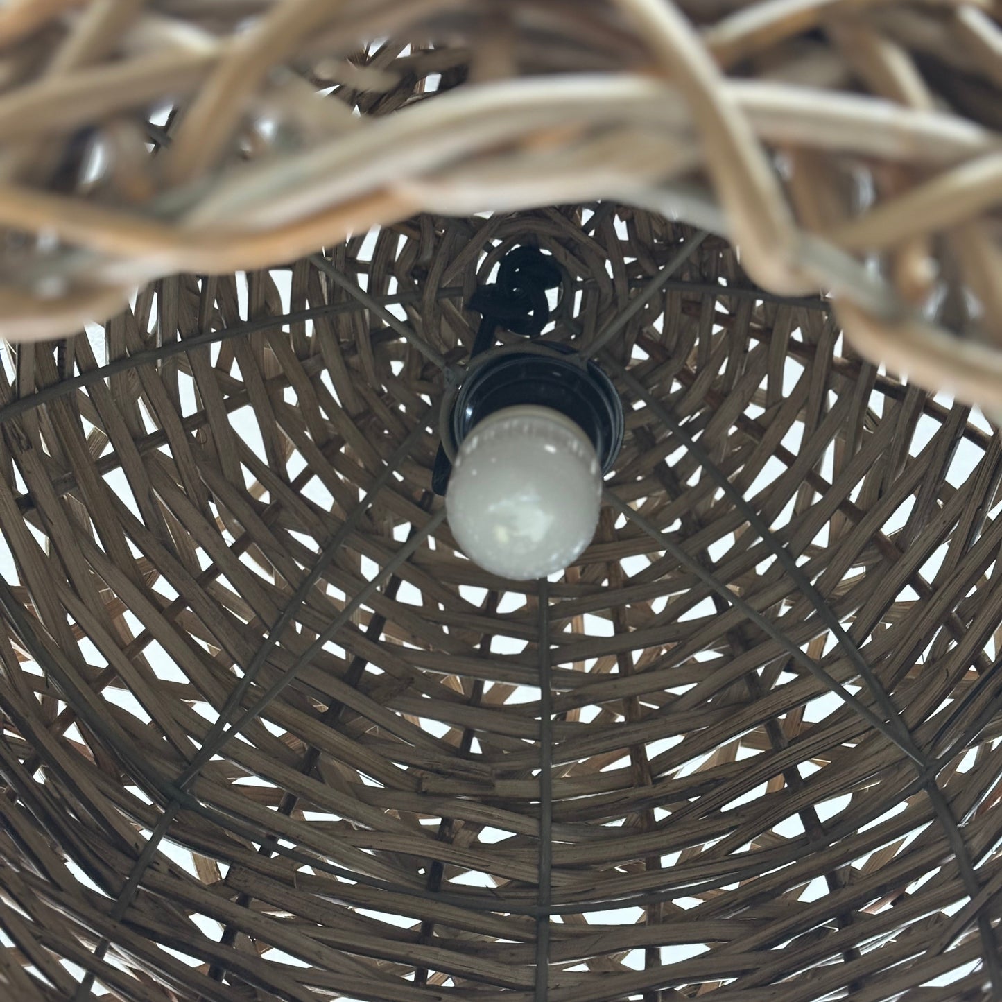 Вътрешна структура на голям ратанов абажур (Interior Structure of Large Rattan Shade) - E27 фасунга - Detail View