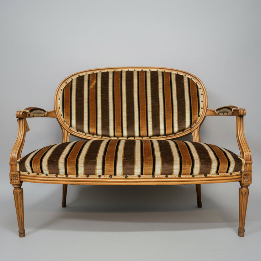 Двуместно антикварно канапе Louis XVI (Louis XVI Style 2-Seater Canapé) - Овална облегалка - Front View