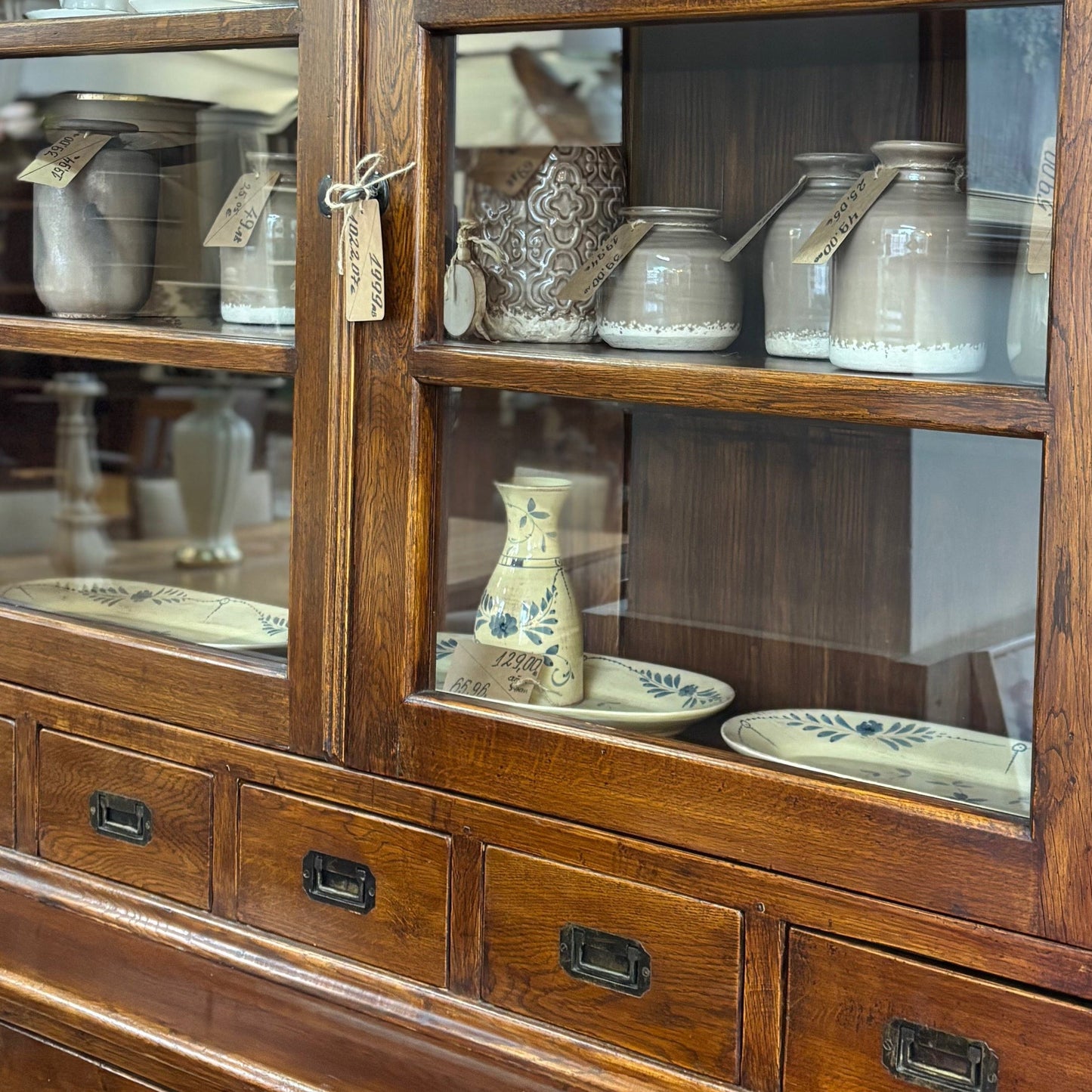 ВИНТИДЖ ВИТРИНА ОТ МАСИВНО ДЪРВО (ХОЛАНДСКИ РУСТИКАЛЕН СТИЛ)