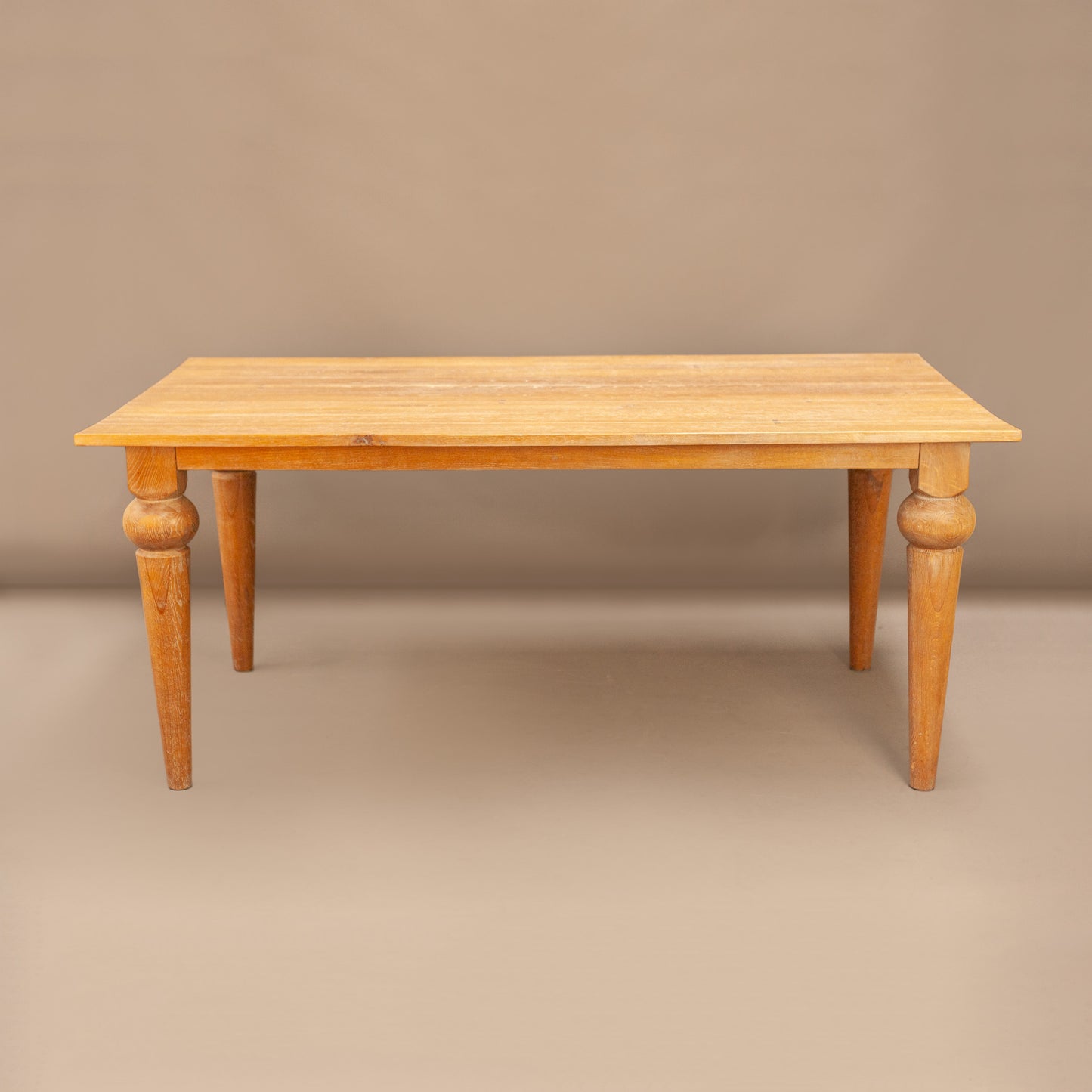 Холандска занаятчийска маса за трапезария (Authentic Dutch Craftsmanship Dining Table) – Пълен масивен дъб – Full View