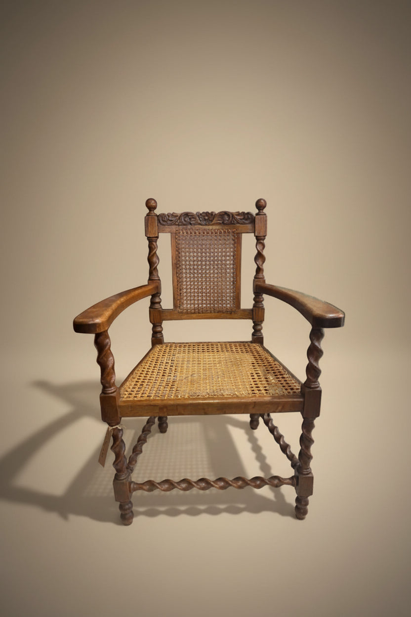 АНТИКВАРНО ДЪБОВО КРЕСЛО стил (Jacobean Revival) с ратанова плетка