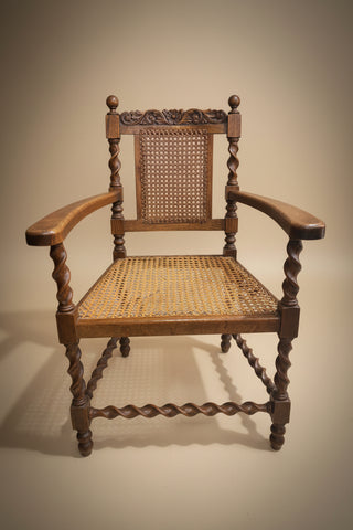 АНТИКВАРНО ДЪБОВО КРЕСЛО стил (Jacobean Revival) с ратанова плетка