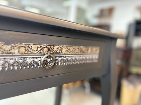 CONSOLE TABLE