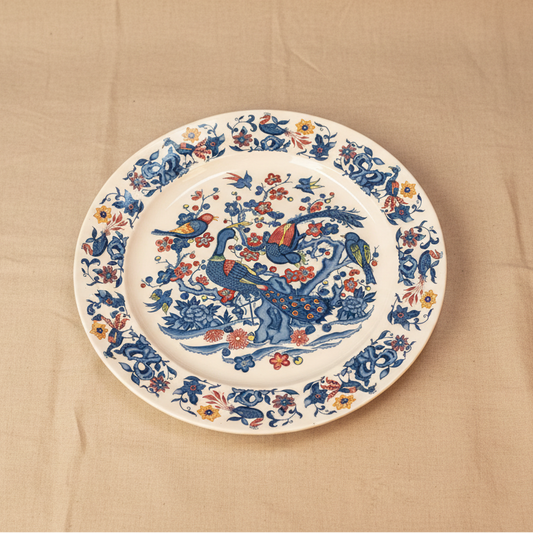 Декоративно плато Imari с централен мотив паун (Decorative Imari Plate with Peacock Motif) – Традиционни наситени цветове – Top View