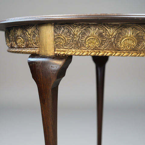Детайл на крака със златни метални сабо (Detail of Table Legs with Golden Brass Sabots) – Масивно дърво и антикварен обков – Close-up Shot