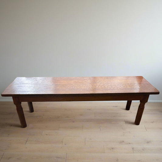 Пълен изглед на масивна дървена пейка 180 см (Full View of 180cm Solid Wood Bench) – Резбовани крака и лакиран финиш – Perspective Shot