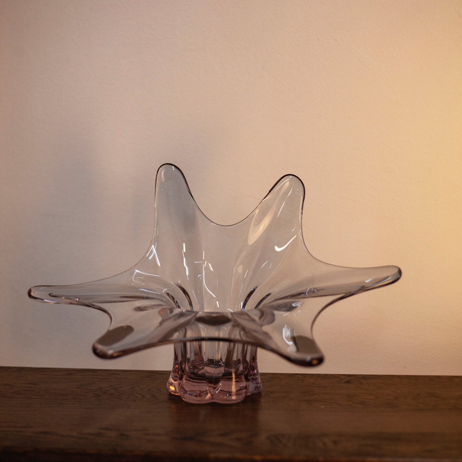 Ръчно изработена декоративна купа от кристално стъкло (Hand-blown Crystal Glass Art Bowl) – Модерен авангарден дизайн – Front View