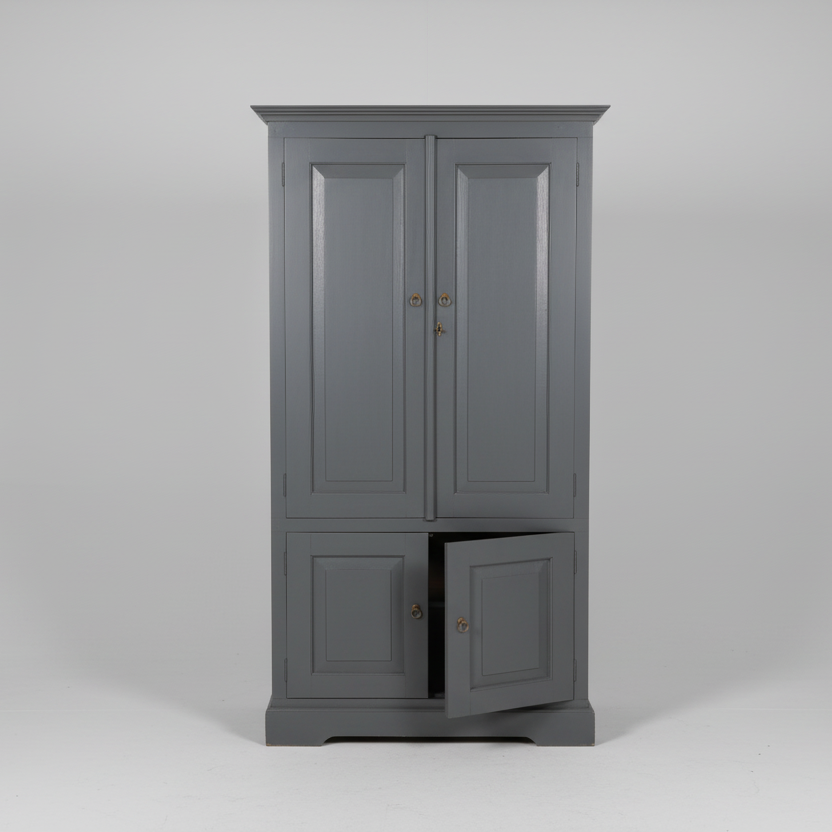 Реновиран масивен шкаф в черен опушен цвят (Smoked Black Solid Wood Cabinet) - Колониален стил - Front View