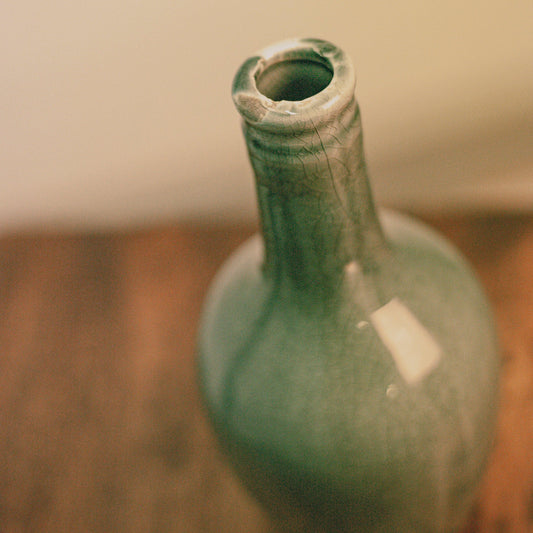 Детайл на тясно гърло на керамична ваза (Close-up of Narrow Neck Ceramic Vase) – Текстурирано покритие – Top View