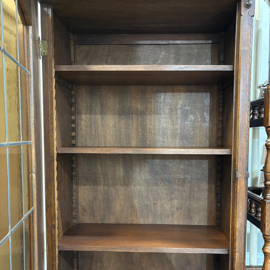 Отворена витрина с рафтове от масивен дъб (Open Oak Display Cabinet with Shelves) - Ретро библиотека - Interior View