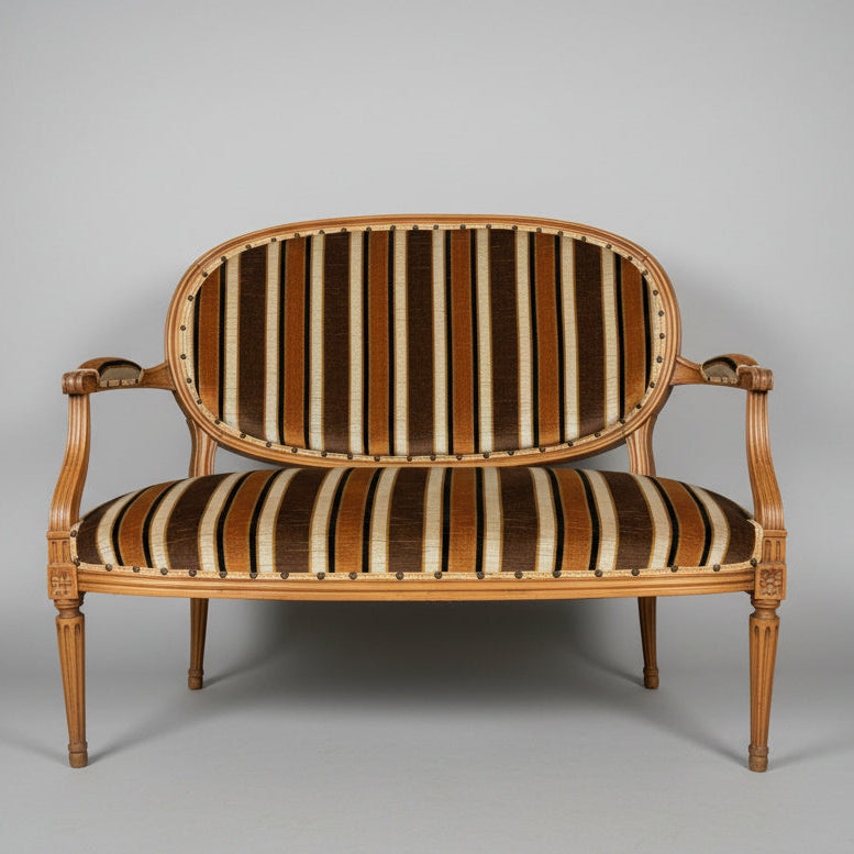Двуместно антикварно канапе Louis XVI (Louis XVI Style 2-Seater Canapé) - Овална облегалка - Front View