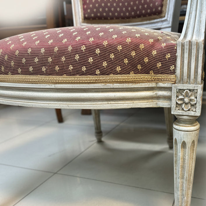 Тапицирана облегалка с декоративни кабъри (Padded Backrest with Decorative Studs) - Френски винтидж дизайн