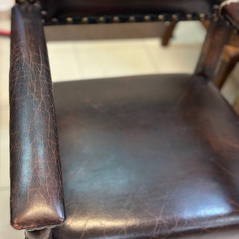 Седалка от естествена кафява кожа с месингови нитове (Genuine Leather Seat with Brass Studs) - Антикварен дъбов стол