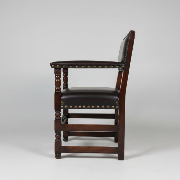 Ренесансов стил трапезен стол (Renaissance Style Oak Dining Chair) - Автентична патина - Right Side View
