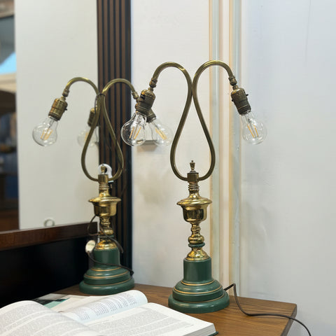 Симетричен комплект настолни лампи (Symmetrical Set of Brass Table Lamps) - Интериорна декорация - Showroom View