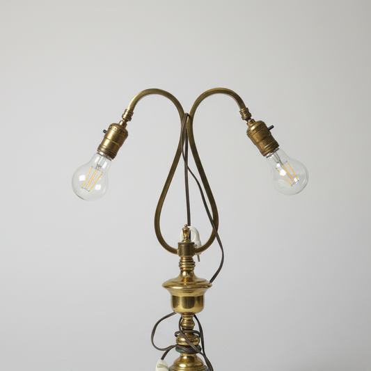 Месингова лампа с двойно рамо (Solid Brass Double Arm Table Lamp) - Ар Деко дизайн - Close-up