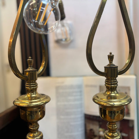 Детайл на месингова основа и извити рамена (Detailed Brass Base & Curved Arms) - Сецесион стил - Close-up