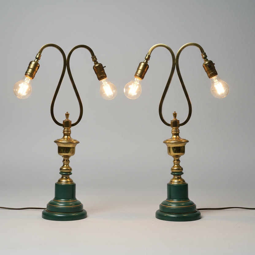 Комплект 2 настолни лампи в стил Сецесион (Set of 2 Art Deco Brass Table Lamps) - Светещи - Full View