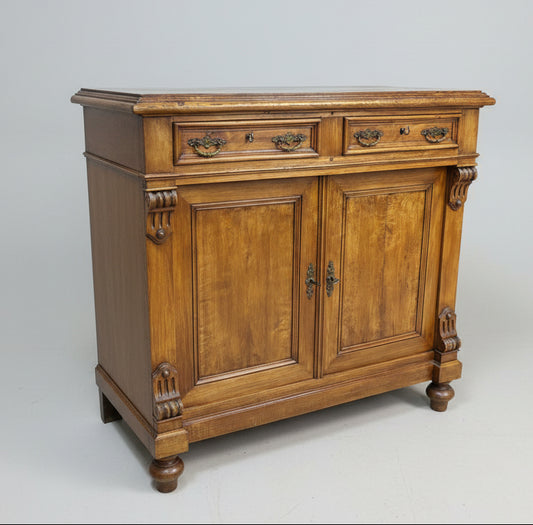 АНТИКВАРЕН ШКАФ НЕОРЕНЕСАНС