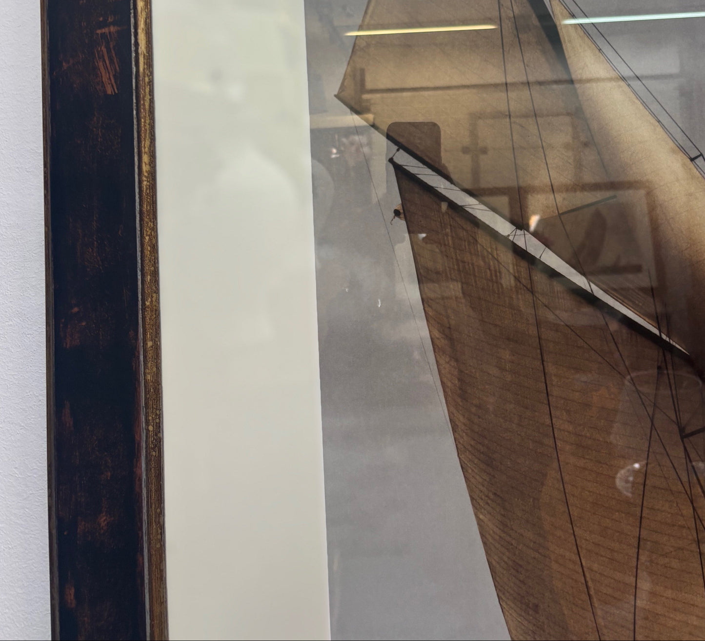 ГОЛЯМ МОРСКИ АРТ ПРИНТ: КЛАСИЧЕСКА ВЕТРОХОДНА ЯХТА (J-CLASS)