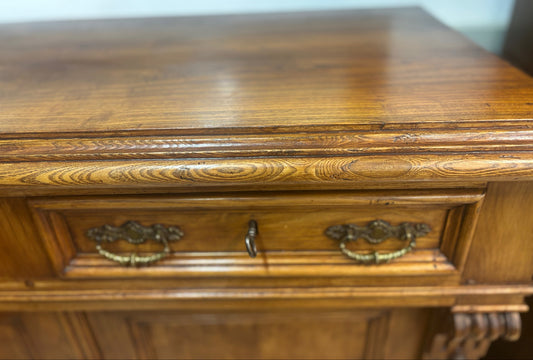 АНТИКВАРЕН ШКАФ НЕОРЕНЕСАНС