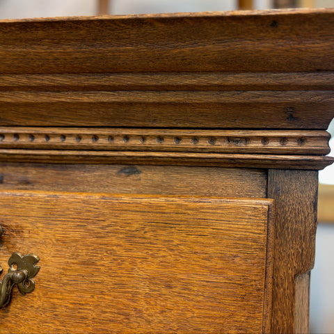 Antikvaren Dabov Skrin in brown Right Side Profile Detail