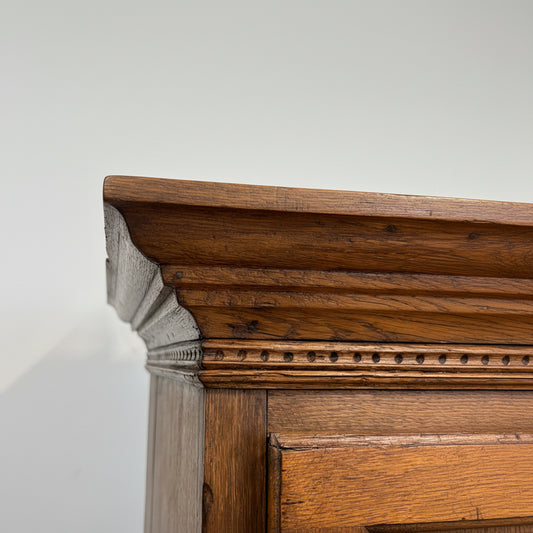 Antikvaren Dabov Skrin in brown Left Side Profile Detail