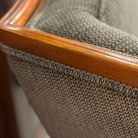 Конструкция от масивно дърво и дамаска (Solid Hardwood Frame & Grey-Brown Fabric) - High Quality Craftsmanship