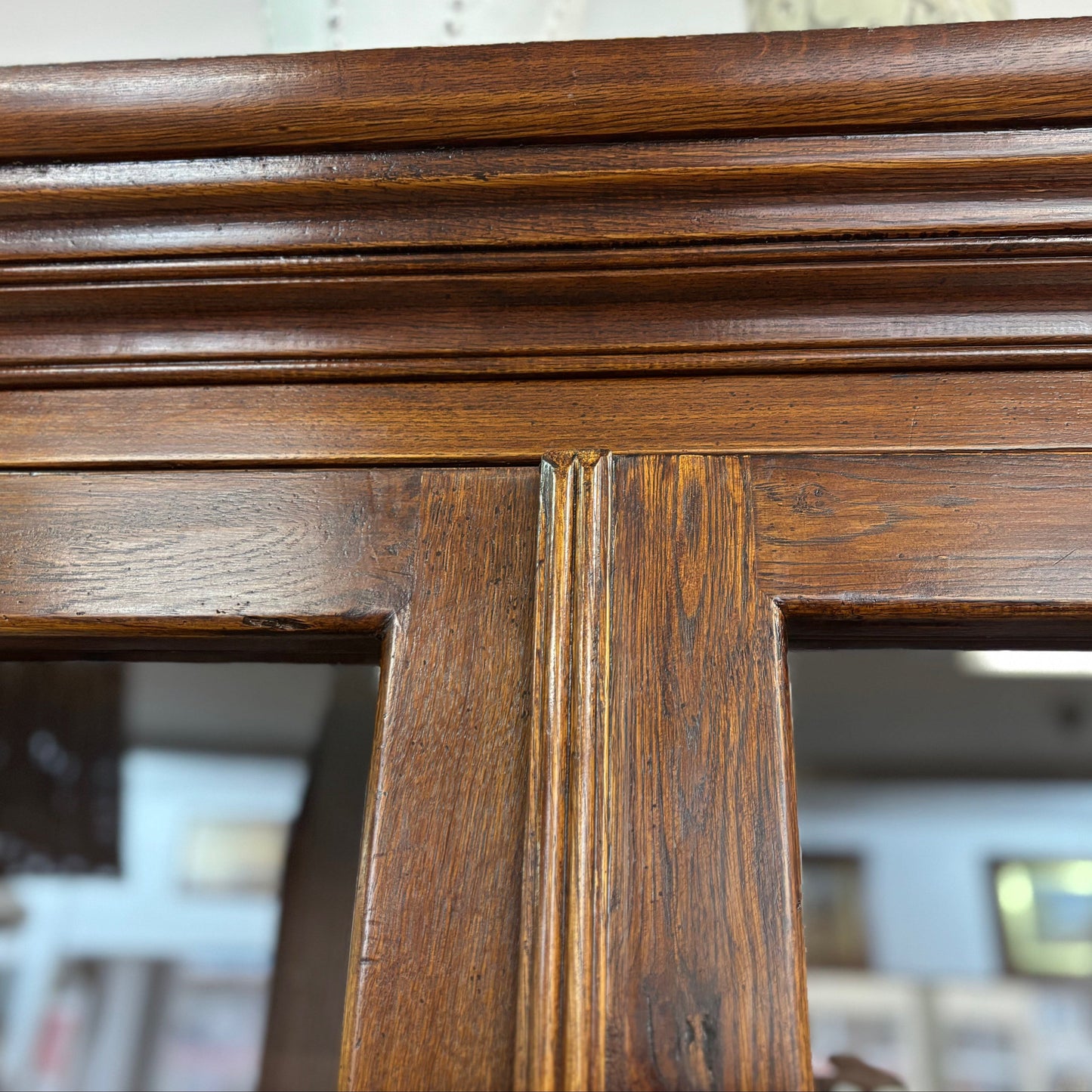 Ръчно изработени детайли и фладер (Handcrafted Corner Detail & Wood Grain) - Oak/Mahogany Rustic Finish