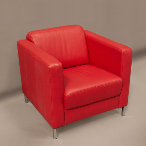 Голямо червено кожено кресло в ретро стил (Large Red Leather Retro Armchair) – Профил с метални крака – Side View
