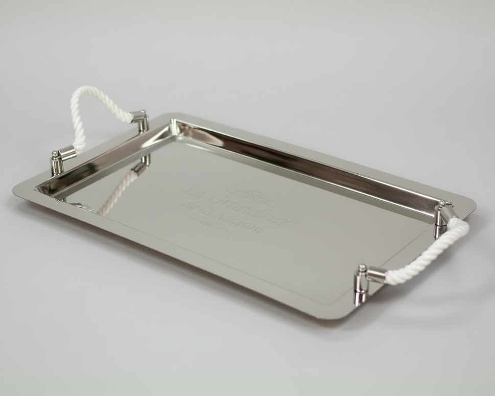 Сребрист поднос за напитки с крайбрежен дизайн (Silver Coastal Drinks Tray) – Модерен декор за маса – Flat Lay Shot