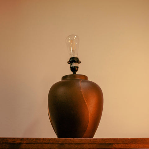 Стилна настолна лампа за нощно шкафче или бюро (Stylish Bedside or Desk Lamp) – Колекция на My Dutch House – Full Perspective