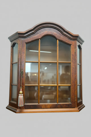 ИЗИСКАНА СТЕННА ВИТРИНА – СТИЛ БАРОК