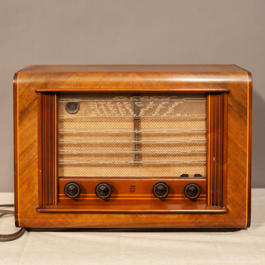 Автентично антикварно радио Philips BX594A (Authentic 1949 Philips BX594A Tube Radio) – Работно състояние – Full Frontal View