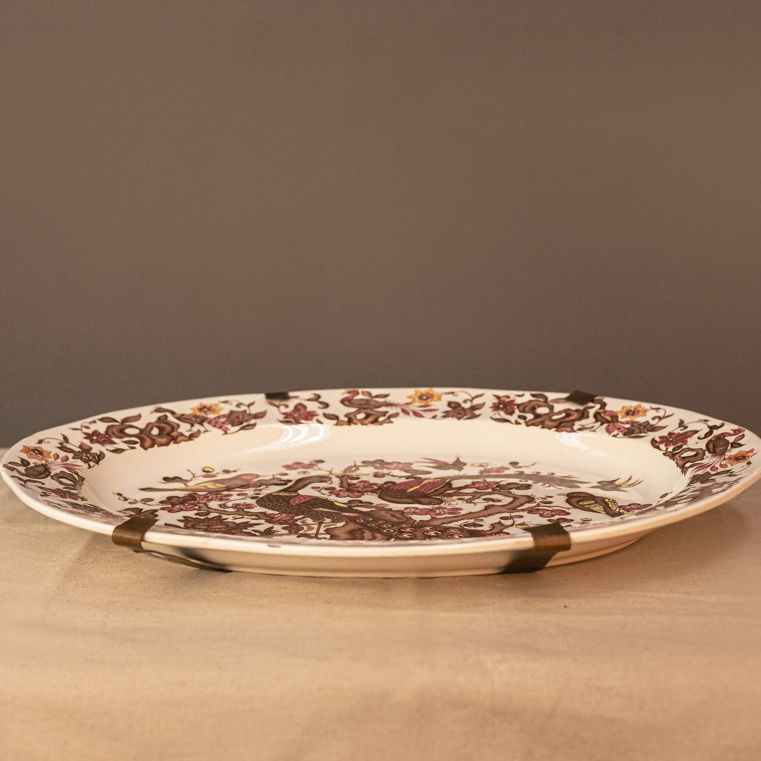 Декоративна керамична чиния за маса (Decorative Oval Ceramic Dish for Coffee Table) – Рустикална елегантност – Lifestyle View