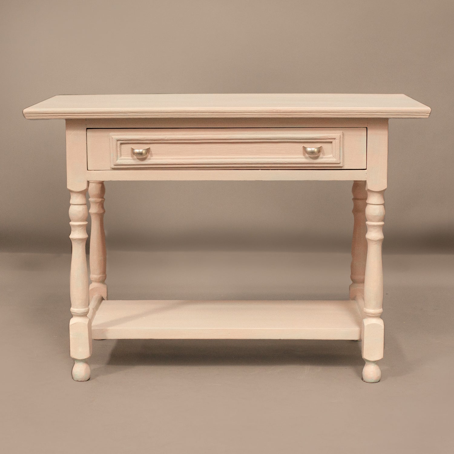 Декоративна масичка за детска или момичешка стая (Decorative Table for Nursery or Girl's Room) – My Dutch House Selection – Full Frontal