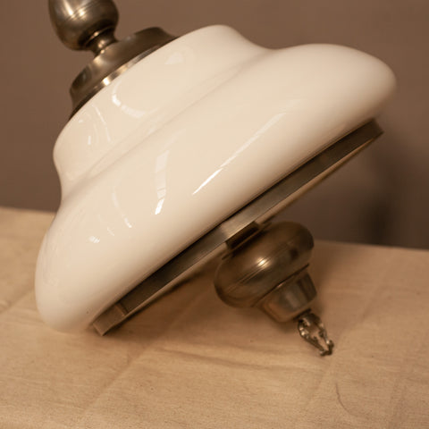 Детайл на млечно бял стъклен абажур (Detail of Milk White Opaline Glass Shade) – Ръчна изработка – Macro View