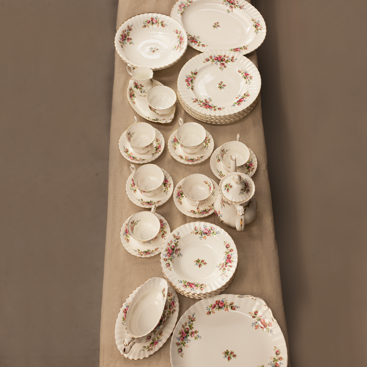 Royal Albert Moss Rose Dinner Set – English Bone China | My Dutch Royal Albert Moss Rose Dinner Set – English Bone China | My Dutch