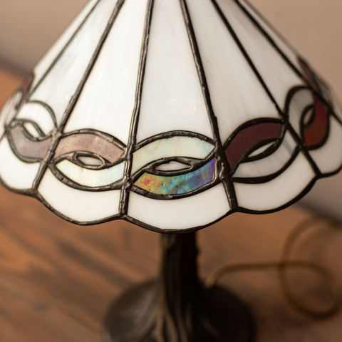 Ръчно изработени стъклени детайли в стил Тифани (Hand-assembled Glass Mosaic Detail) – Цветни флорални мотиви – Texture Shot