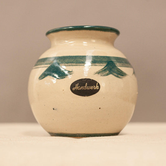 Ръчно изработена нидерландска керамична ваза (Handmade Dutch Studio Pottery Vase) – Винтидж обла форма – Front View