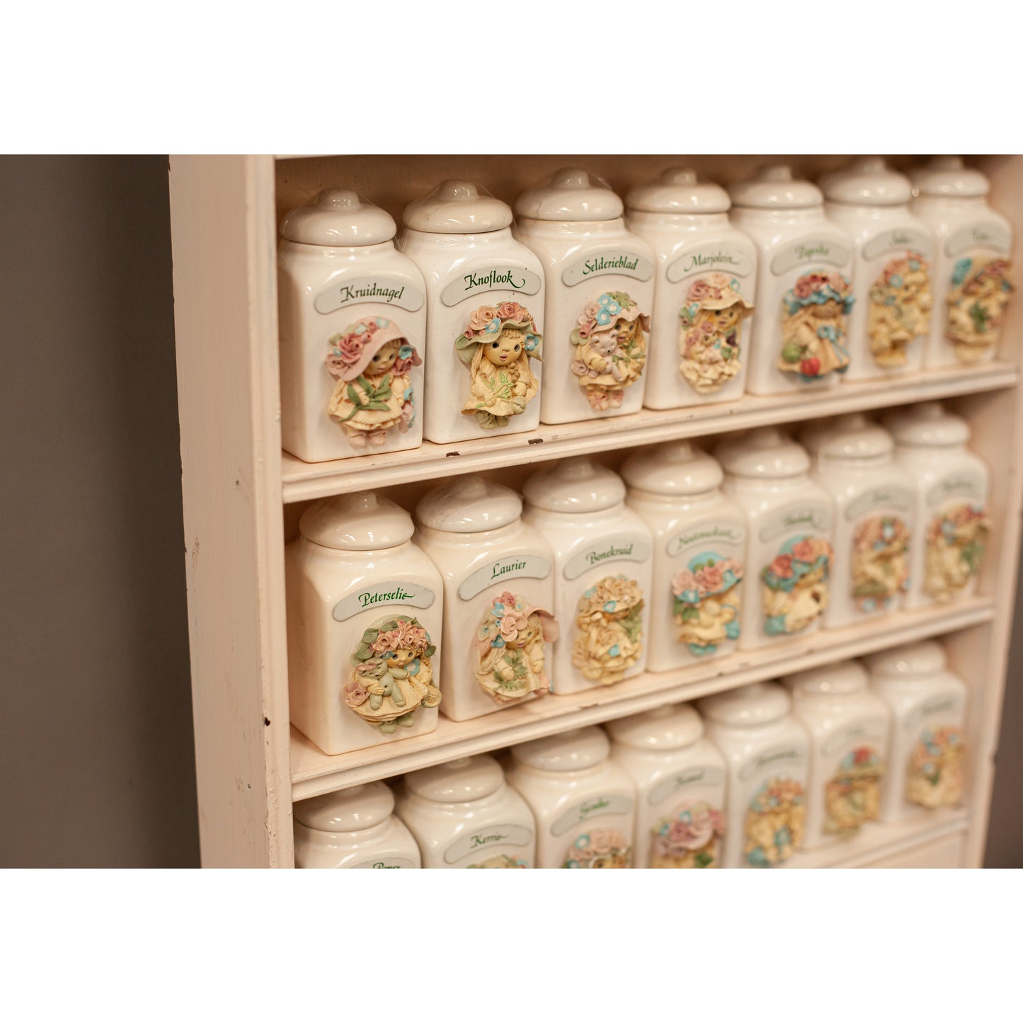 Spice rack with 21 handmade Tjitske van Nus ceramic jars