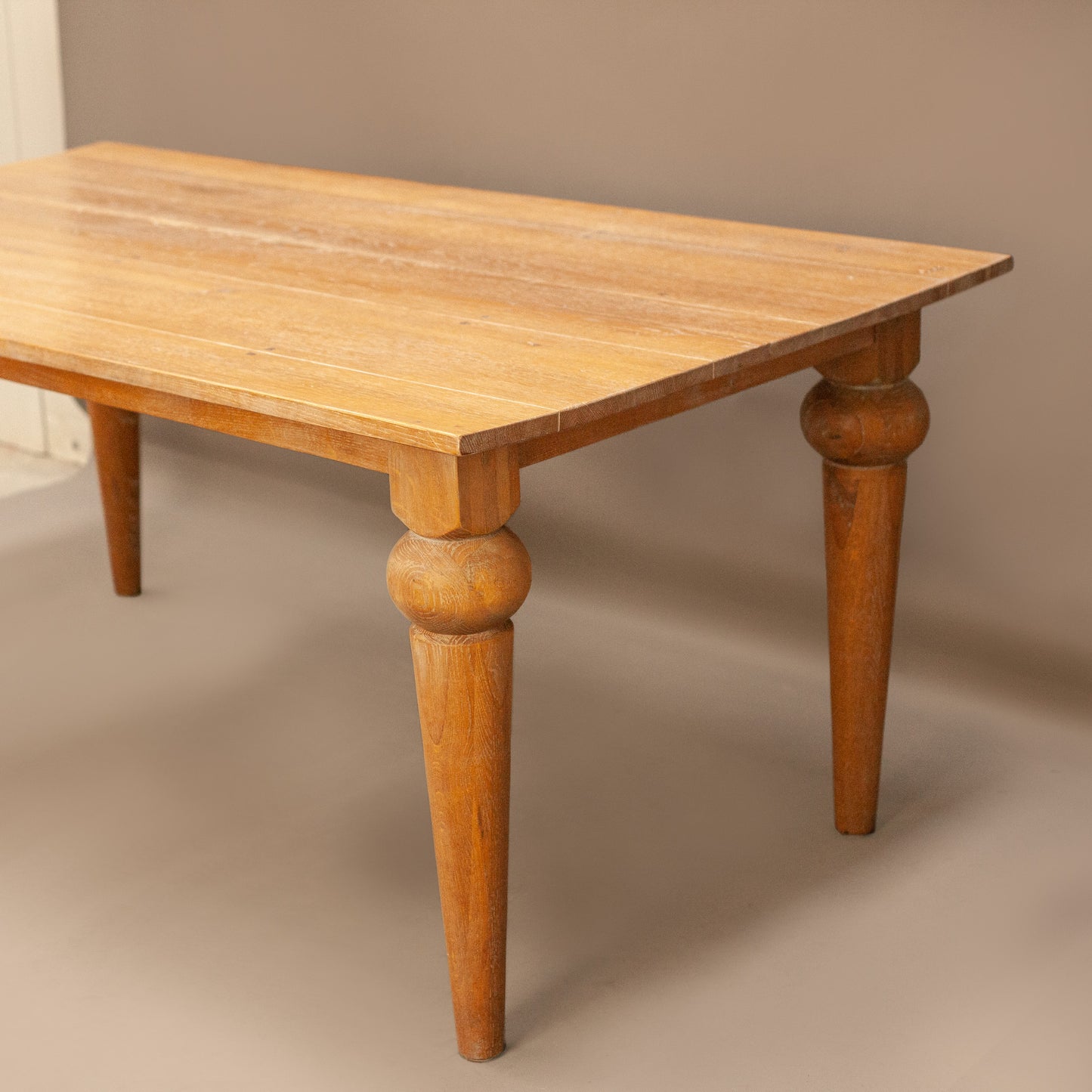 OAK DINING TABLE