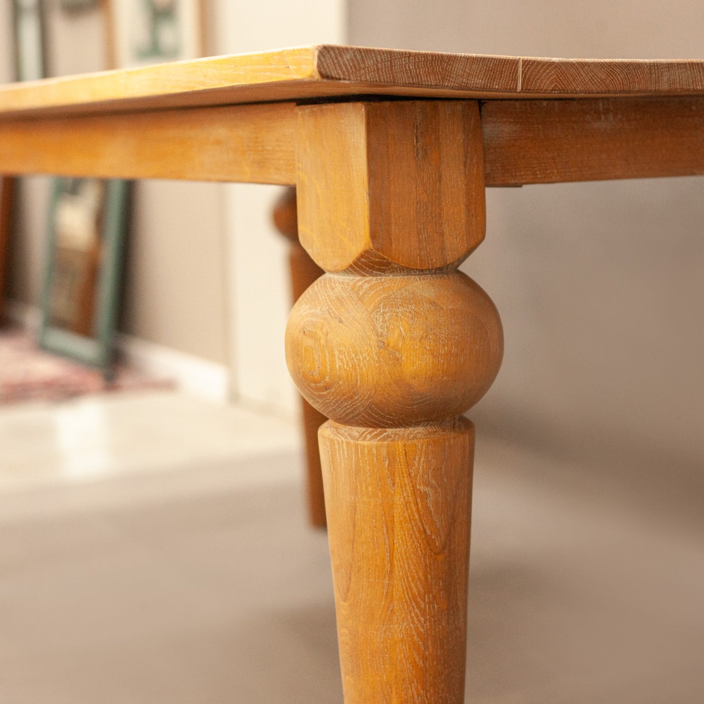 OAK DINING TABLE