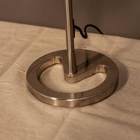 Минималистична метална основа за лампа (Minimalist Metal Lamp Base Design) – Здрава и стилна конструкция – Base Detail