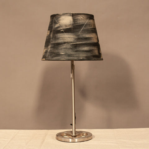 Модерна настолна лампа с тройно осветление (Modern Triple Bulb Table Lamp) – Черно метално тяло – Full Frontal View